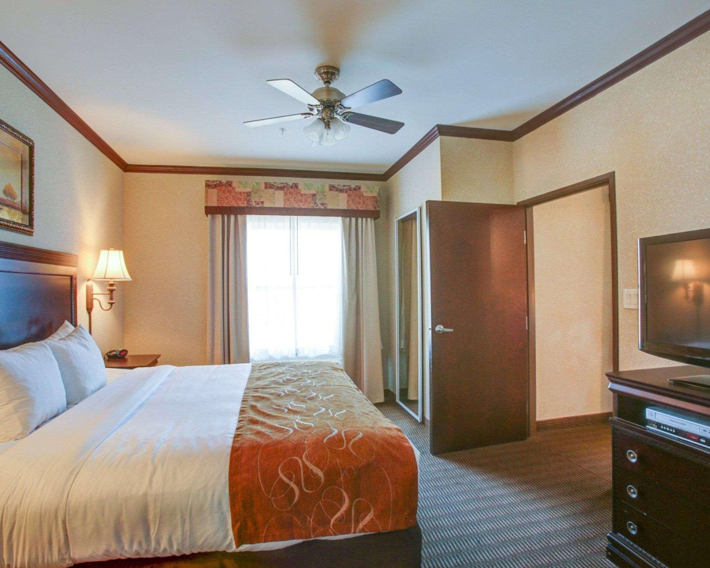 Comfort Suites University Drive College Station Exterior photo