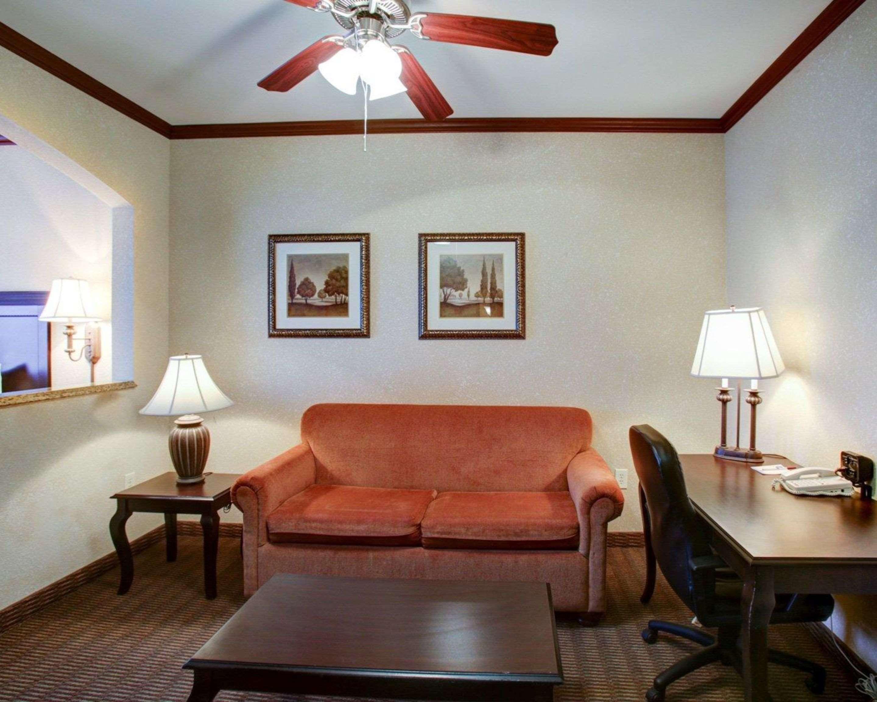 Comfort Suites University Drive College Station Exterior photo