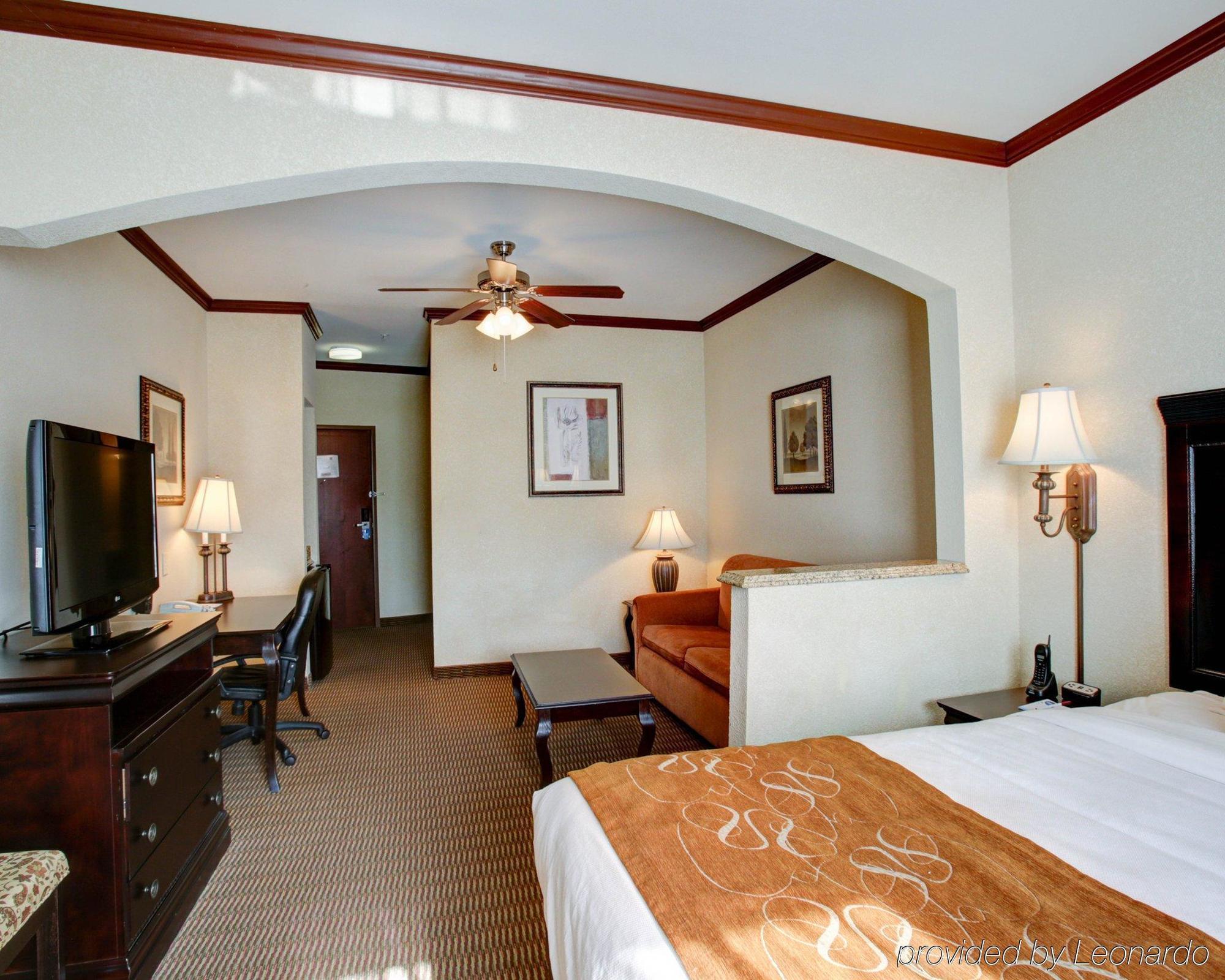 Comfort Suites University Drive College Station Exterior photo